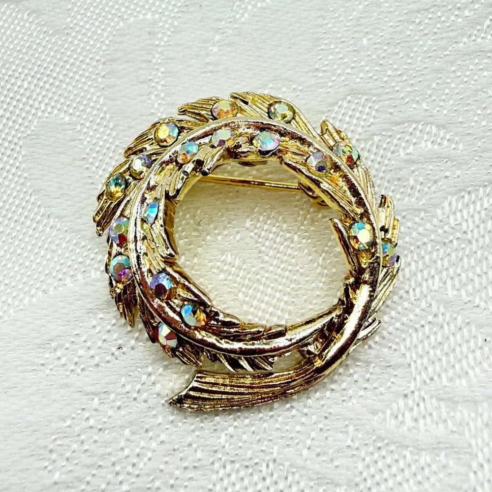 Vintage Small Aurora Borealis Rhinestone Leaf Wreath Brooch